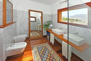 Shower, towels