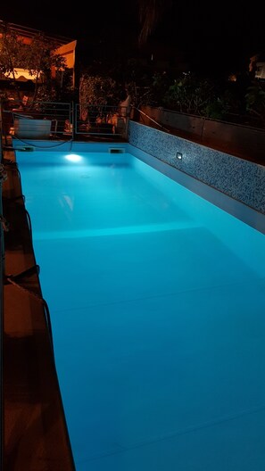 A swimming pool with a tiled edge and a metal railing. - VILLA MOSè Apartment pool, garden, parking (CIR: 19084001C100589) (AGRIGENTO)