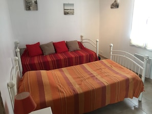 3 bedrooms, iron/ironing board, free WiFi