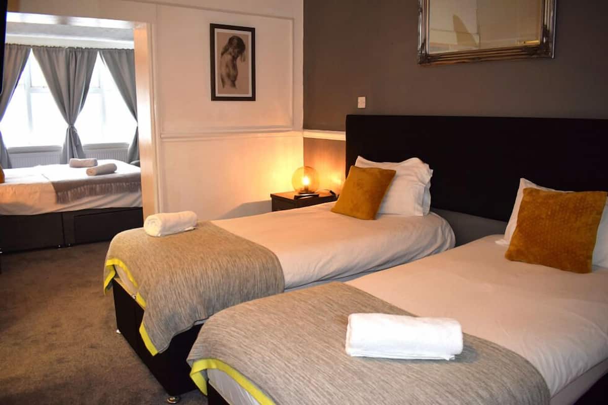 Family Room, Multiple Beds | Desk, WiFi (free), bed sheets