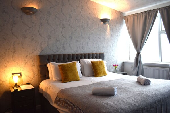 家庭房 | 办公桌、免费 WiFi、床单