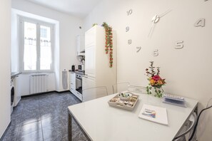 Fridge, microwave, oven, stovetop - Casa Camilla, new welcoming structure to feel at home (Roma)