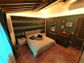 1 bedroom, desk, WiFi, bed sheets