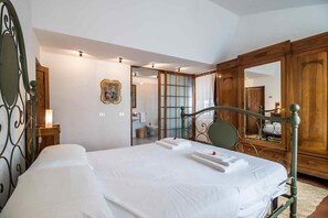 3 habitaciones, tabla de planchar con plancha y wifi gratis 