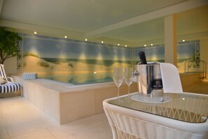 Indoor pool, pool loungers - Hotel Parkresidenz Christian VIII (Sylt)
