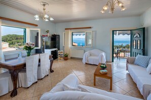 Téléviseur, lecteur de DVD, livres