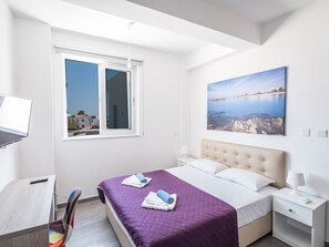 5 slaapkamers, een kluis op de kamer, een bureau, geluiddichte muren