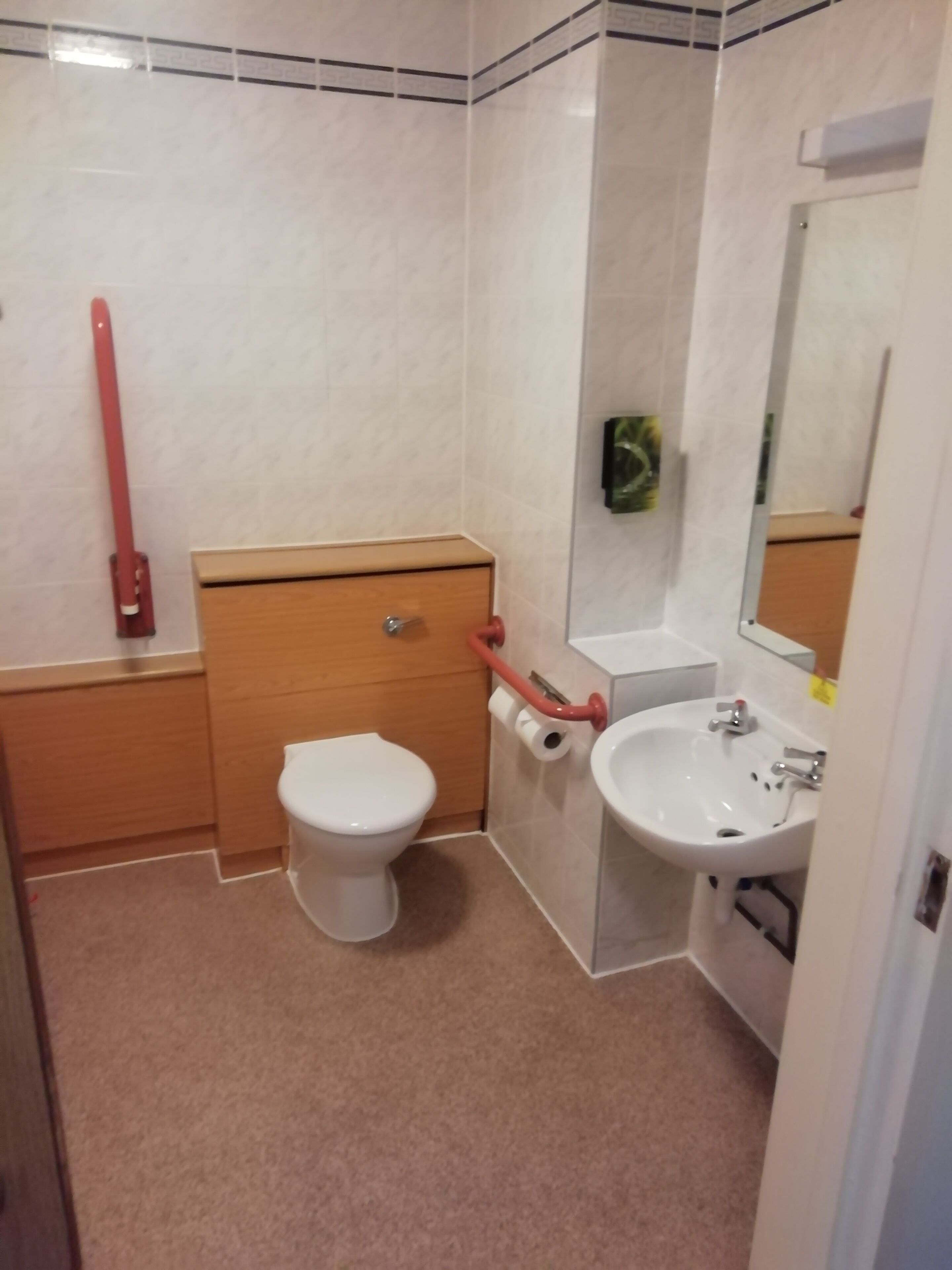 double room, non smoking | bathroom | combined shower/bathtub, free toiletries, hair dryer, towels