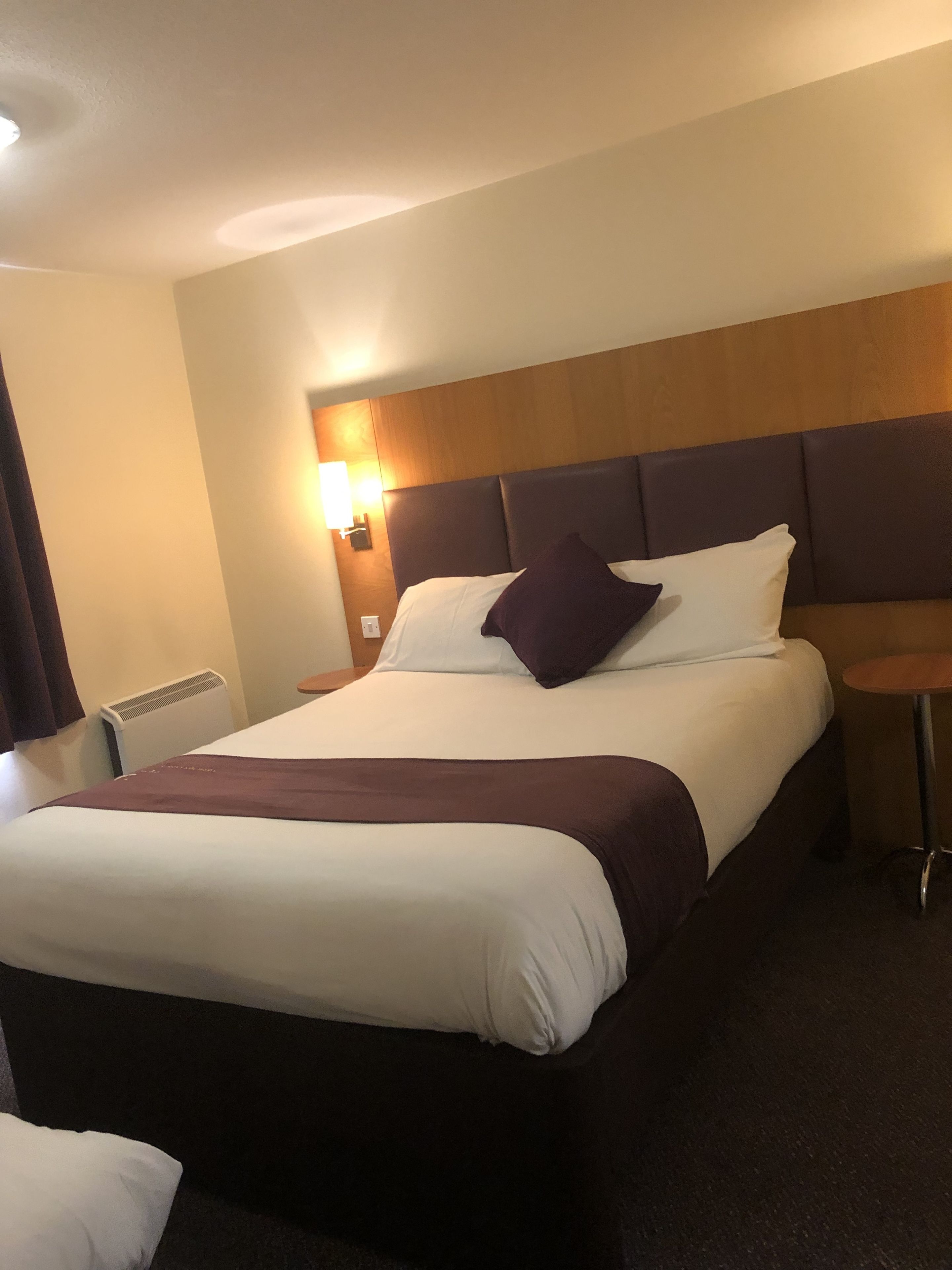 combined shower/bathtub, free toiletries, hair dryer, towels