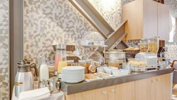 Desayuno buffet (EUR 20 por persona)