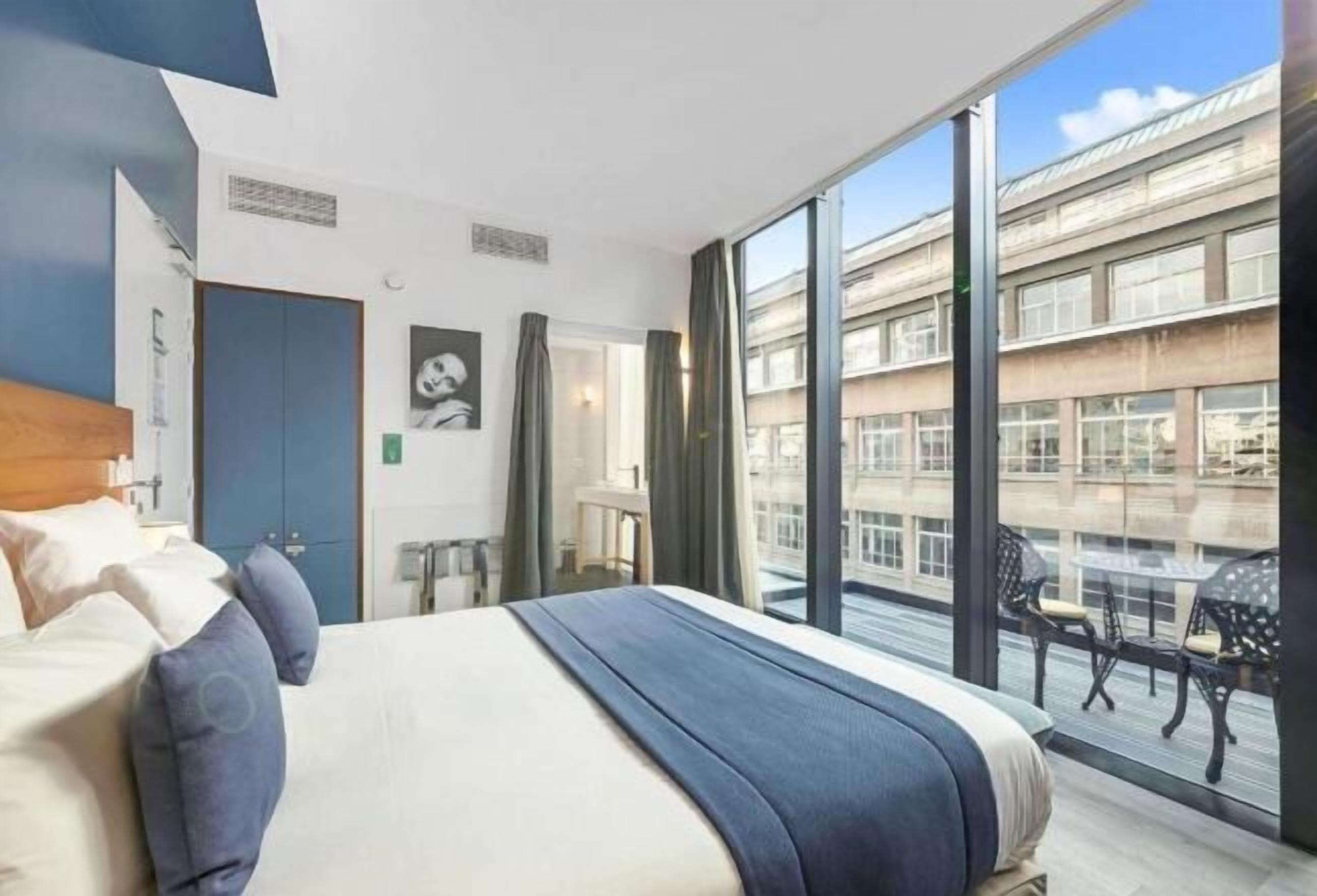 Minibar, in-room safe, individually decorated, individually furnished