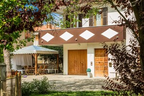Exterior - oasis of relaxation not far from the sea, parking in the internal courtyard. (Marotta)