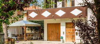 oase av avslapning ikke langt fra sjøen, parkering i den indre gårdsplassen.