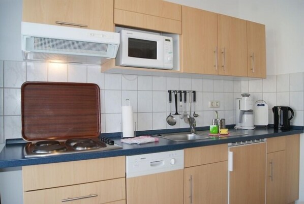 Apartment, 2 Schlafzimmer (C9  - incl. Cleaning Fee 65 EUR) | Eigene Küche | Kühlschrank, Mikrowelle, Herdplatte, Wasserkocher mit Kaffee-/Teezubehör