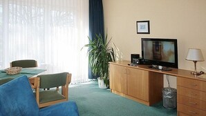 Apartment, 2 Bedrooms (C10 - incl. Cleaning Fee 65 EUR) | Living area - Am Schloonsee Haus C (Heringsdorf)