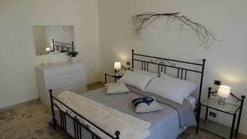 2 bedrooms, travel crib, free WiFi, bed sheets