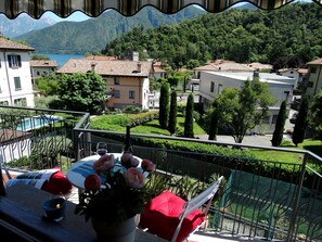 Outdoor dining - Lovely Apartment,Top Central Location! Sunny Terrace, Scenic Glimpse of the Lake (Lenno)