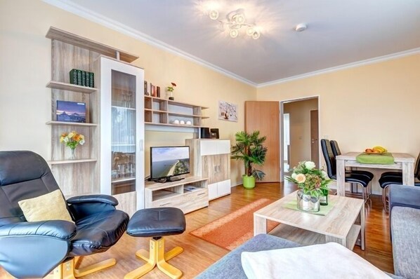 Apartment (D9 - incl. Cleaning Fee 70 EUR) | Wohnbereich | Flachbildfernseher
