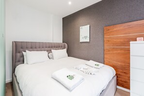 1 chambre, coffres-forts dans les chambres, fer et planche à repasser