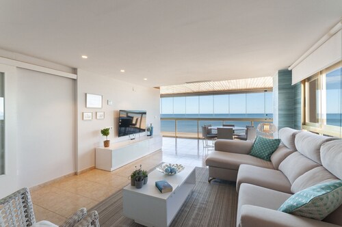 Panoramic Seaviews throughout Condo. Luxury remodeled AIRCO- WIFI FREE. AG BERMUDAS 7A - ONLY FAMILIES