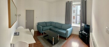 Lägenhet - 2 sovrum | Vardagsrum | Platt-tv och dvd-spelare