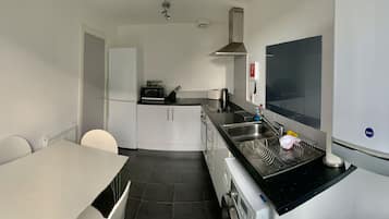 Apartment, 2 Bedrooms | Private kitchen | Full-size fridge, microwave, oven, stovetop