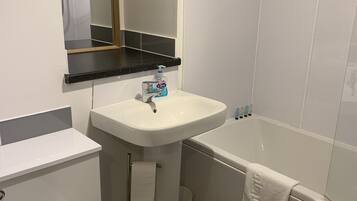 Apartment, 2 Schlafzimmer | Badezimmer