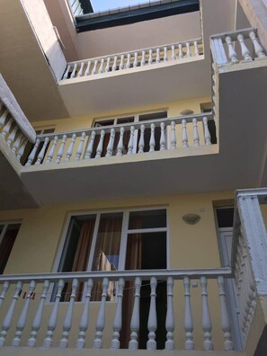 Front of property - Hotel Nino (Ureki)