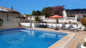 Piscina all'aperto, una piscina riscaldata