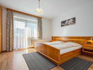 2 bedrooms, travel crib, free WiFi - Nice apartment for 4 guests with WIFI, TV and balcony (Unterburg Am Klopeiner See)