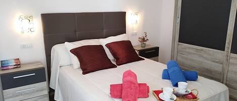 2 slaapkamers, een strijkplank/strijkijzer, wifi, beddengoed