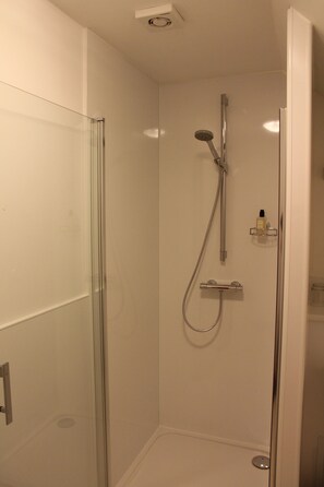 Triple Room | Iron/ironing board, free WiFi, bed sheets - Bateman Arms (Leominster)