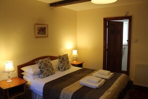 Double Room | Iron/ironing board, free WiFi, bed sheets - Bateman Arms (Leominster)