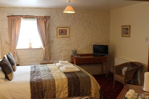 Double Room | Iron/ironing board, free WiFi, bed sheets - Bateman Arms (Leominster)