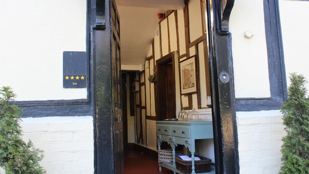 Unclassified image, 1 of 20, button - Bateman Arms (Leominster)