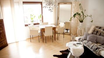 Smart-TV, DVD-Player, Bücher