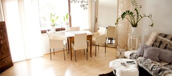 Stylishly furnished apartment with sunny balcony near the lake