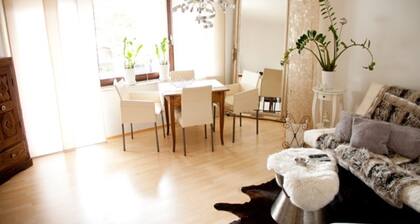 Casa Sofia Stilvoll eingerichtete ruhige Ferienwohnung in Seenähe