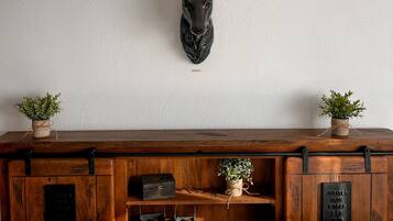 3 bedrooms, desk, iron/ironing board, travel crib