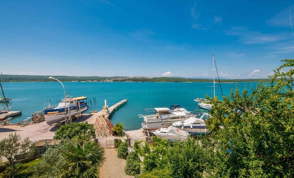 Marina - Holiday apartment directly on the beach (Dobrinj)