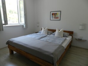 2 多间卧室、旅行婴儿床、免费 WiFi、床单