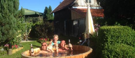 Outdoor spa tub