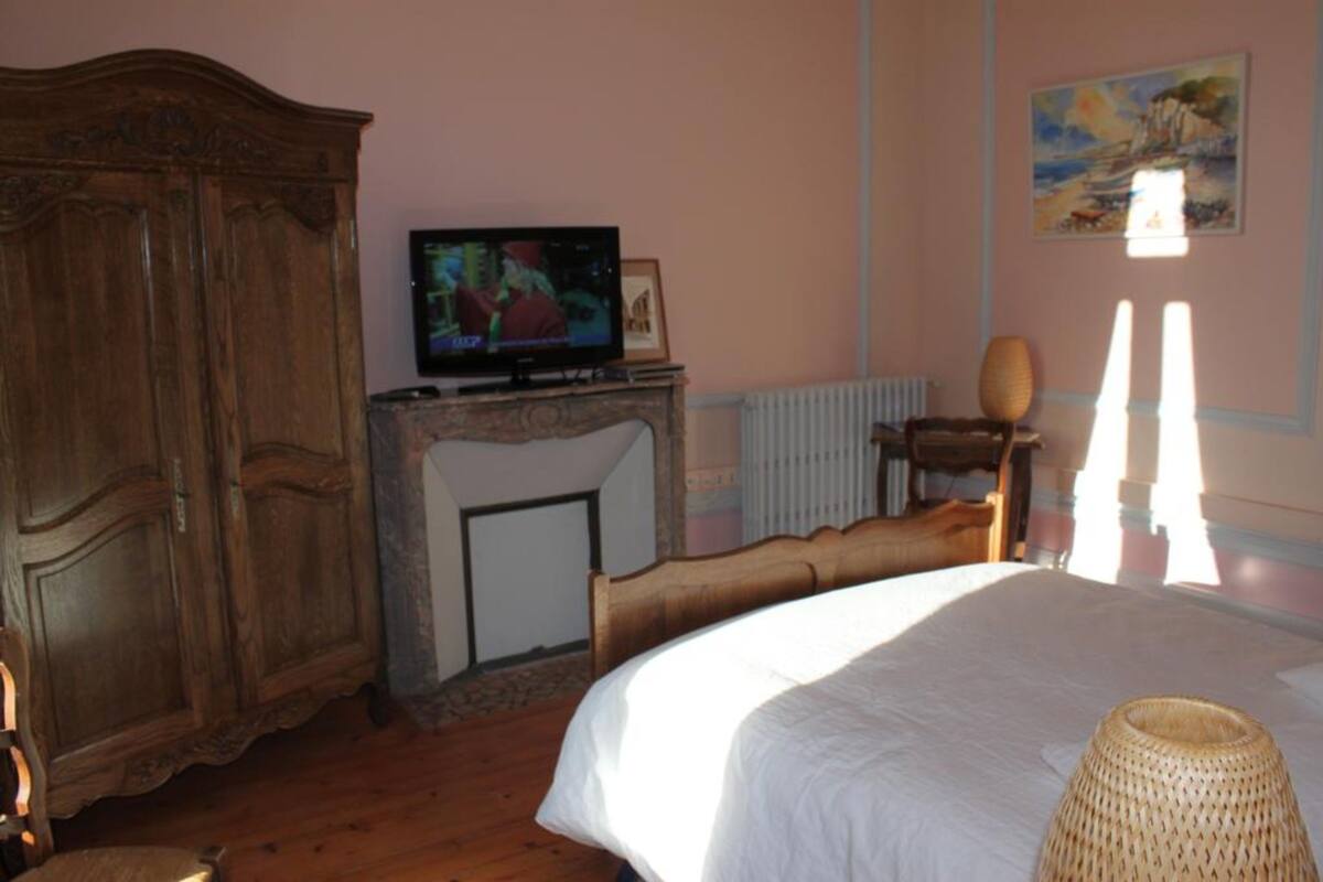 Double Room (Violette)