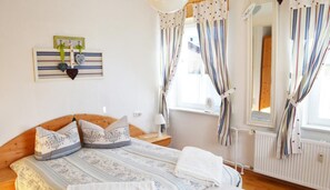 1 habitación, tabla de planchar con plancha, wifi y ropa de cama