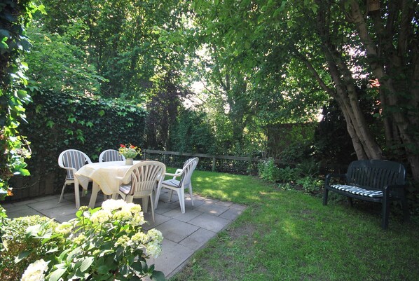 Outdoor dining - Vacation home Hermann 35522 - Holiday home Hermann (Uplengen)