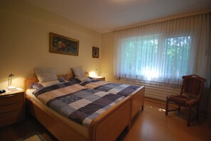 2 bedrooms, travel cot, WiFi, bed sheets - Vacation home Hermann 35522 - Holiday home Hermann (Uplengen)