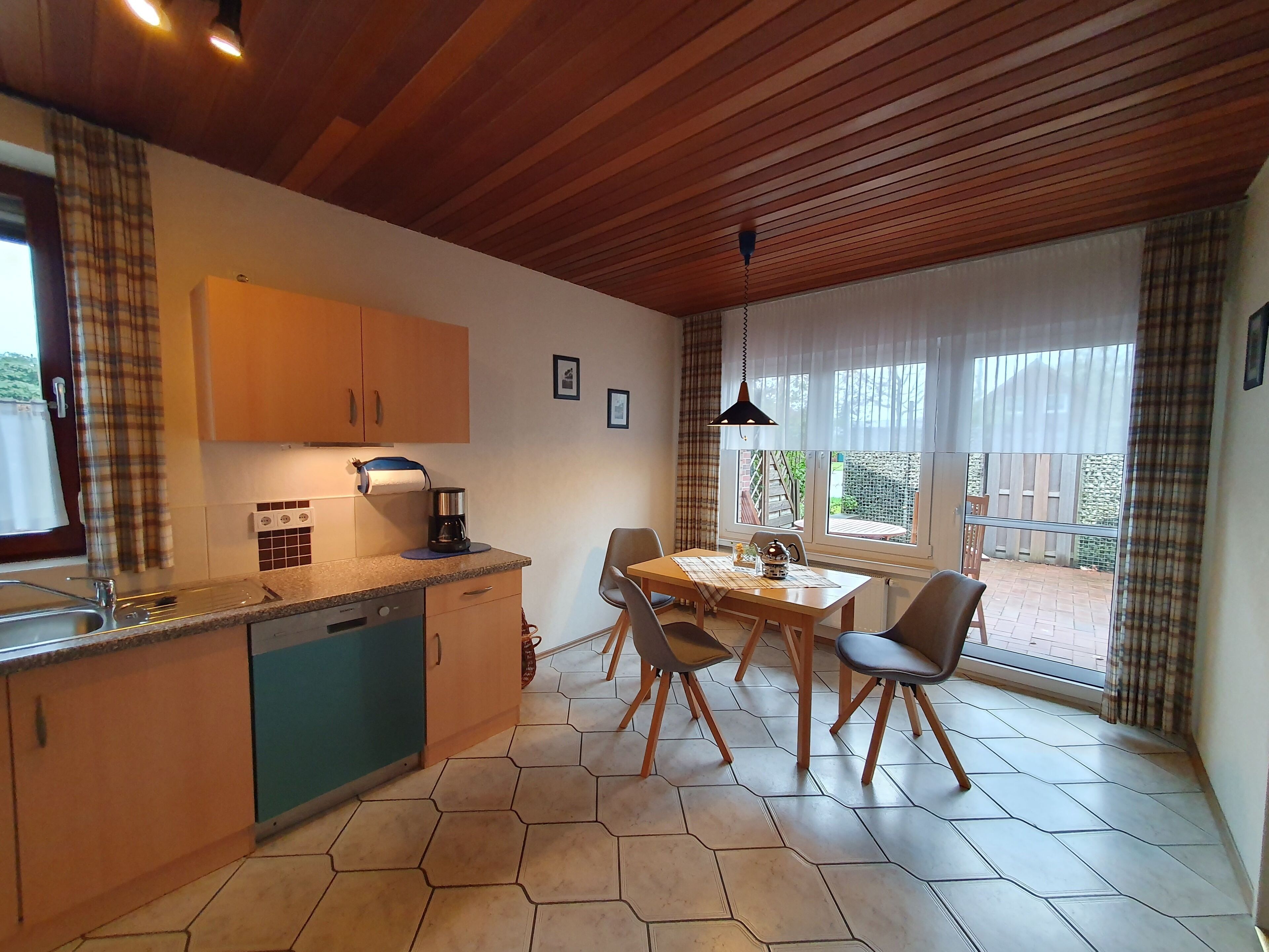 Refrigerador, horno, lavavajillas y cafetera y tetera 