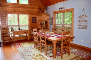 Ferienhaus, Mehrere Betten (Southern Dream) | Essbereich im Zimmer