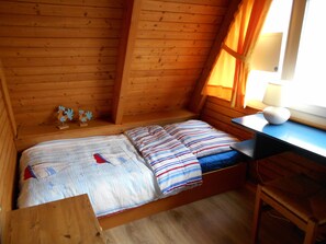 2 bedrooms, iron/ironing board, travel cot, WiFi - Sunny, cozy wooden holiday house with big terrace and BBQ (Schleswig-Holstein)