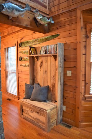 House, Multiple Beds (Fox's Den) | Interior